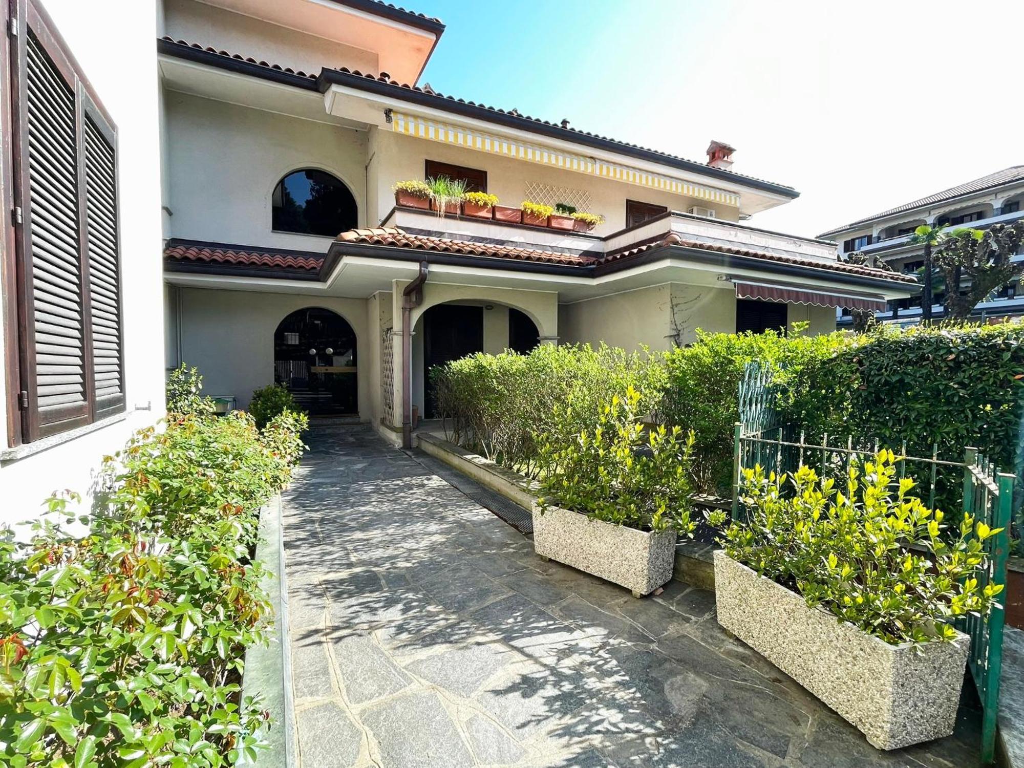 Lovingstresa 2 Brand New Apartment 외부 사진